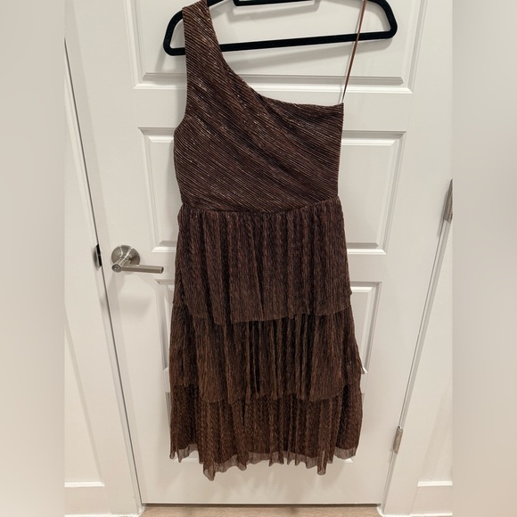 Francesca’s Eleanor One Shoulder Tiered Midi Dress - Picture 5 of 7